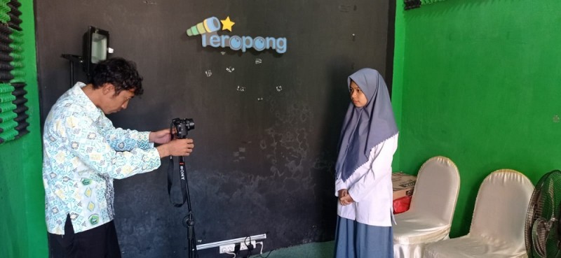 MAN Ende Kembangkan Bakat Siswa Melalui Teropong Bintang 