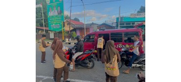 Gudep MAN Ende Bagi Takjil Berbuka